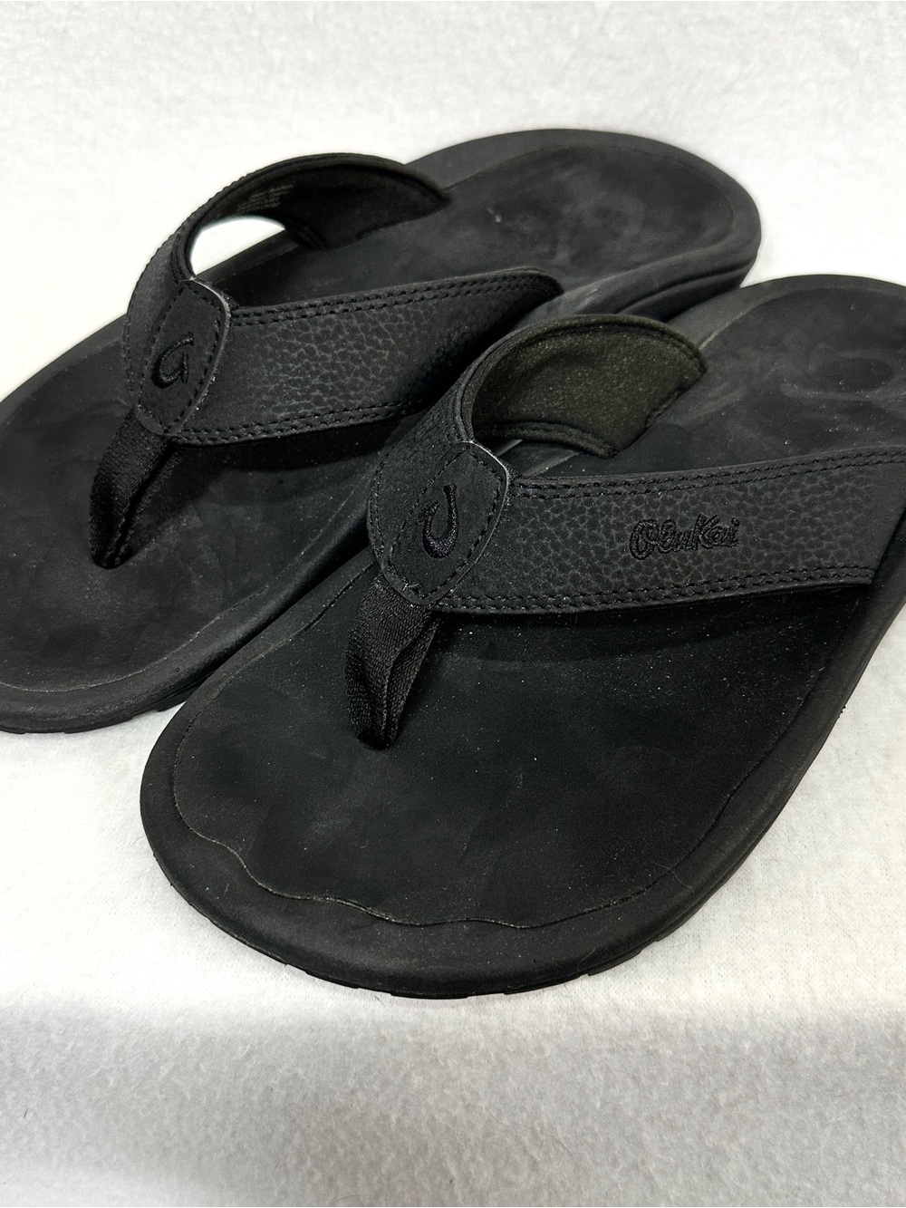 Olukai Ohana Thong Sandals Mens US 7 EU 40 Black Beach Flip Flop 10110A-4040